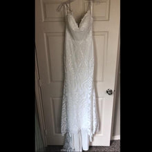 Load image into Gallery viewer, Beautiful, form-flattering, sparkling wedding dress!
