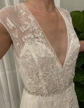 Load image into Gallery viewer, Monique Lhuillier &#39;Veronique&#39; wedding dress size-08 NEW
