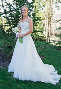 Kathryn Elizabeth 'Dont know' wedding dress size-06 PREOWNED