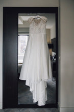 Load image into Gallery viewer, LUNA NOVIAS &#39;YUSEF&#39; wedding dress size-12 PREOWNED
