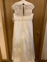 Load image into Gallery viewer, David&#39;s Bridal &#39;13012289&#39; wedding dress size-14 NEW
