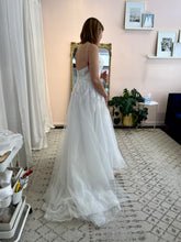 Load image into Gallery viewer, private label signature collection &#39;Lace &amp; Liberty - the Kore&#39; wedding dress size-08 PREOWNED
