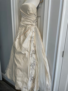 Lazaro '3400' wedding dress size-10 PREOWNED