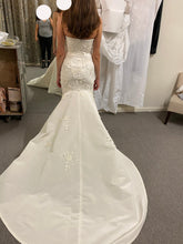 Load image into Gallery viewer, Lela Rose &#39;The Camden &#39; wedding dress size-06 PREOWNED
