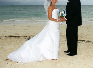 Da vinci 'unknown' wedding dress size-08 PREOWNED