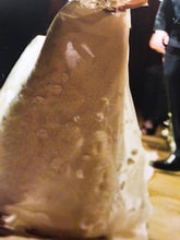 Load image into Gallery viewer, Vera Wang &#39;99259&#39; size 8 used wedding dress front view of body of dress
