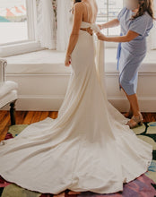 Load image into Gallery viewer, Allure Bridals &#39;9603 with custom neckline&#39; wedding dress size-02 PREOWNED
