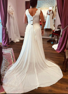 Studio Levana 'Jilia' wedding dress size-22 NEW