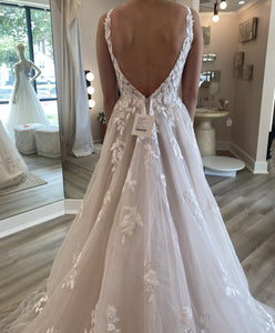 Essense of Australia 'D3023ZQ (with glitter tulle) ' wedding dress size-06 NEW