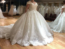 Load image into Gallery viewer, Demetrios &#39;Celine DP383&#39; wedding dress size-06 NEW
