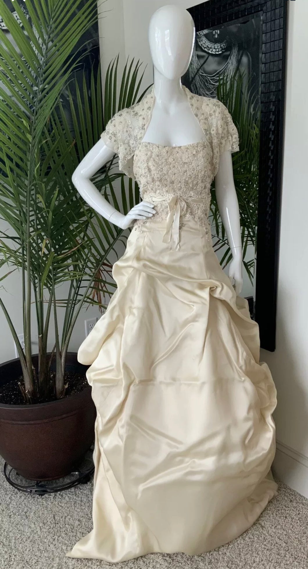 Monique Lhuillier ' Monique Lhuillier Champagne Organza Clementine Formal Wedding Dress w/ Jkt SZ12' wedding dress size-12 PREOWNED