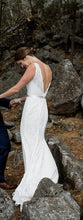 Load image into Gallery viewer, Mikaella &#39;2016&#39; wedding dress size-06 PREOWNED
