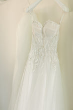 Load image into Gallery viewer, Netta Benshabu &#39;Blythe&#39; wedding dress size-00 PREOWNED
