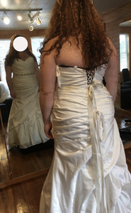 Custom 'Cody ' wedding dress size-16 NEW