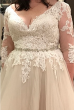 Load image into Gallery viewer, Allure Bridals &#39;3154&#39; wedding dress size-18W PREOWNED
