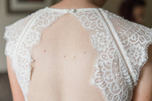 Load image into Gallery viewer, BHLDN &#39;Suri Gown&#39; wedding dress size-04 PREOWNED
