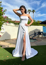 Load image into Gallery viewer, Zoila&#39;s Sample Room &#39;N/A&#39; wedding dress size-04 NEW

