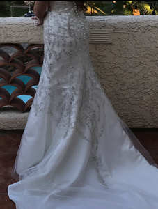 Oleg Cassini 'Classic' size 4 new wedding dress back view on bride