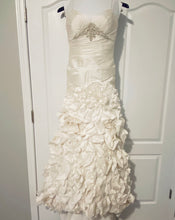 Load image into Gallery viewer, Martina Liana &#39;296&#39; wedding dress size-04 PREOWNED
