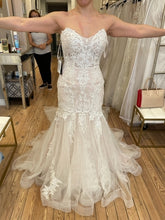 Load image into Gallery viewer, Maggie Sottero &#39;12345&#39; wedding dress size-08 PREOWNED
