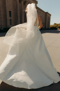 Essense of Australia 'D3080' wedding dress size-06 PREOWNED