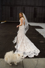 Load image into Gallery viewer, Ashley and Justin &#39;10422&#39; wedding dress size-00 PREOWNED
