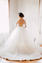 Load image into Gallery viewer, Hayley Paige &#39;Pippa&#39; size 2 used wedding dress back view on model
