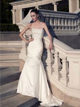 Load image into Gallery viewer, Casablanca &#39;2097&#39; size 8 new wedding dress front view on model
