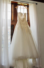 Load image into Gallery viewer, Allure Bridals &#39;9369&#39; wedding dress size-02 PREOWNED
