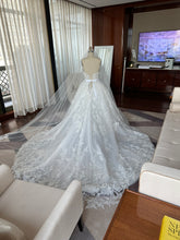 Load image into Gallery viewer, tony ward &#39;Couture&#39; wedding dress size-04 PREOWNED
