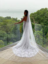 Load image into Gallery viewer, Grace Loves Lace &#39;CLO&#39; wedding dress size-04 PREOWNED
