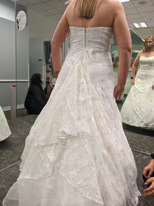 David's Bridal 'A-Line Strapless Sweetheart Neck Wedding Dress' wedding dress size-12 NEW