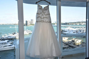 Winnie Couture 'not sure' wedding dress size-18 PREOWNED