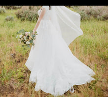 Load image into Gallery viewer, Allure Bridals &#39;M621&#39; wedding dress size-08 NEW

