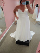 Load image into Gallery viewer, Sincerity &#39;44118&#39; wedding dress size-18 NEW
