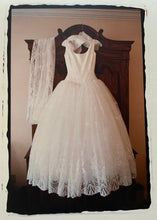 Load image into Gallery viewer, Pronovias &#39;Na&#39; wedding dress size-02 PREOWNED
