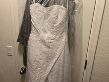 Load image into Gallery viewer, David&#39;s Bridal &#39;V8591&#39; wedding dress size-04 NEW
