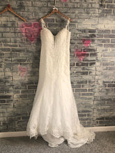 Load image into Gallery viewer,  &#39;Mermaid &#39; wedding dress size-16 PREOWNED
