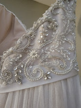 Load image into Gallery viewer, Casablanca &#39;8833&#39; wedding dress size-08 NEW

