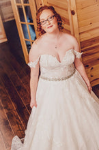 Load image into Gallery viewer, Sincerity &#39;44200&#39; wedding dress size-16 PREOWNED
