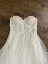 Load image into Gallery viewer, BHLDN &#39;Jessilyn Gown&#39; wedding dress size-06 NEW
