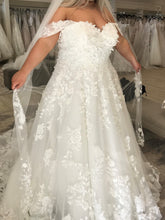 Load image into Gallery viewer, Allure Bridals &#39;C603&#39; wedding dress size-20 NEW
