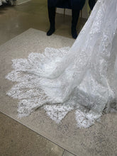 Load image into Gallery viewer, Louvre Couture  &#39;Karma &#39; wedding dress size-06 NEW
