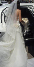 Load image into Gallery viewer, Juliette (Italy) &#39;Lago dei Cigni&#39; wedding dress size-00 PREOWNED

