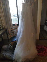 Load image into Gallery viewer, Elegant Bridal &#39;18923&#39; wedding dress size-10 PREOWNED
