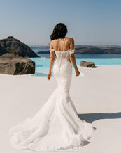 Load image into Gallery viewer, Pallas Couture  &#39;Custom &#39; wedding dress size-00 PREOWNED
