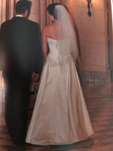 Load image into Gallery viewer, Jae Hee &#39;Custom Couture&#39; size 8 used wedding dress back view on bride
