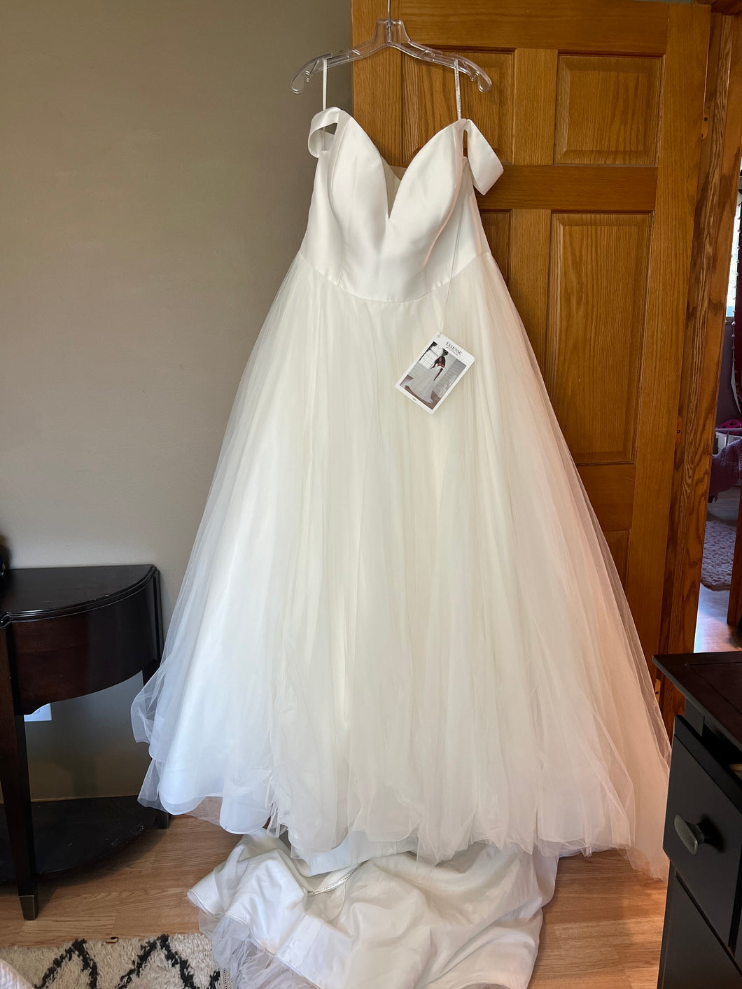 Essense of Australia 'D2882' wedding dress size-16 SAMPLE