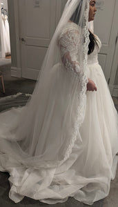 Oleg Cassini '1431043' wedding dress size-18 NEW