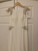 Load image into Gallery viewer, Grace and Ivory &#39;Elise&#39; wedding dress size-04 NEW
